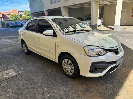 TOYOTA ETIOS 1.5 XS SEDAN 16V FLEX 4P AUTOMÁTICO TOYOTA ETIOS 1.5 XS SEDAN 16V FLEX 4P AUTOMÁTICO